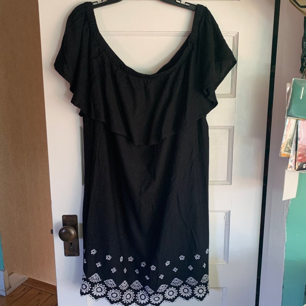 NWT Old Navy Off the Shoulder Embroidered Dress